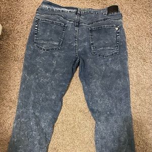 I am selling this product because I don’t wear these anymore.